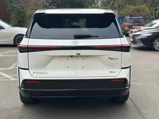 2026 Toyota bZ3X 58.3 kWh, серебристый, 2950000 рублей, вид 4