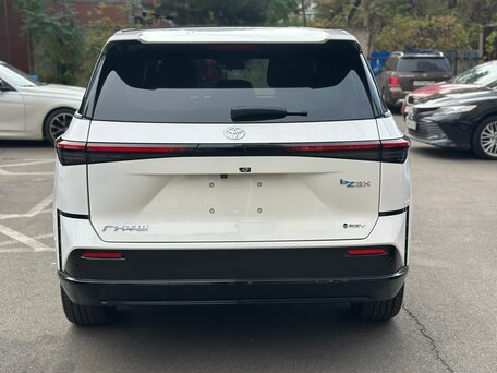 2026 Toyota bZ3X 58.3 kWh, серебристый, 2950000 рублей, вид 4