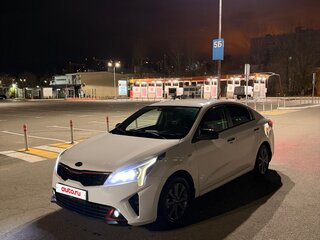 2021 Kia Rio IV Рестайлинг, серый, 1050000 рублей, вид 2