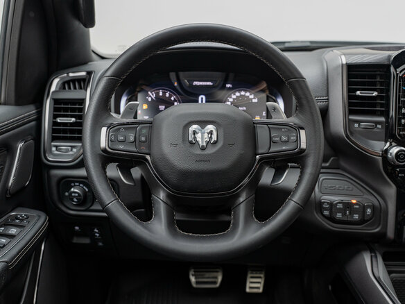 2024 Ram 1500 Crew Cab eTorque V, серый, 10990000 рублей - вид 27