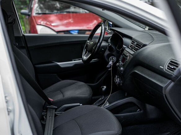2015 Kia Rio 6-speed III, белый - вид 11