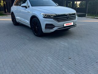 2019 Volkswagen Touareg III, белый, 6950000 рублей, вид 3