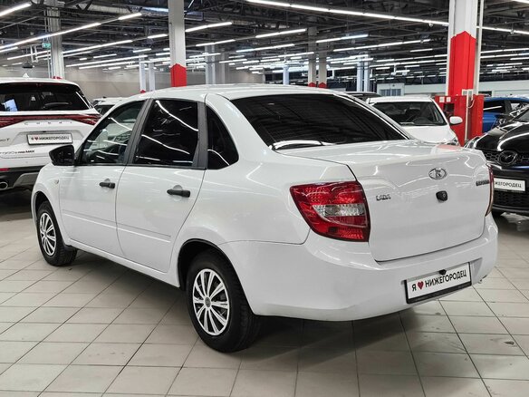 2017 Lada (ВАЗ) Granta I, белый, 421000 рублей - вид 4