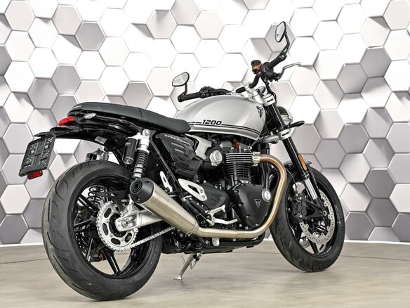 2026 Triumph Speed Twin, серебристый, 1699000 рублей - вид 6