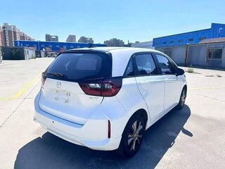 2022 Honda Fit IV Рестайлинг, белый, 1150000 рублей, вид 4