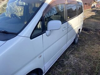 2001 Nissan Serena II (C24), белый, 330000 рублей, вид 4