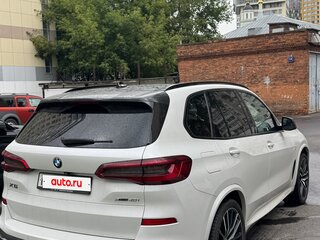 2019 BMW X5 40i IV (G05/G18), белый, 5700000 рублей, вид 4