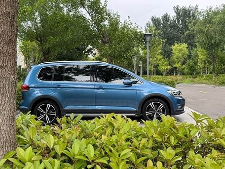 2022 Volkswagen Touran Cross L II, чёрный, 2250000 рублей, вид 3