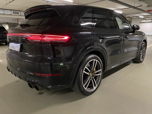 2021 Porsche Cayenne Turbo III, чёрный, 14790000 рублей - вид 14