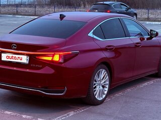 2021 Lexus ES 250 VII Рестайлинг, красный, 3900000 рублей, вид 3