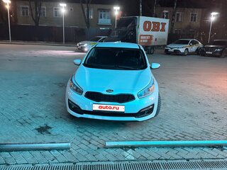 2017 Kia Ceed II Рестайлинг, белый, 1300000 рублей, вид 3