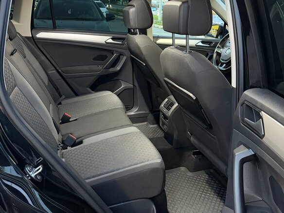 2017 Volkswagen Tiguan II, чёрный, 1900000 рублей - вид 11
