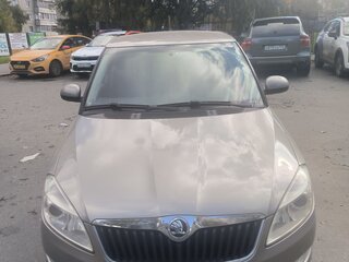 2013 Skoda Fabia II Рестайлинг, бежевый, 810000 рублей, вид 3