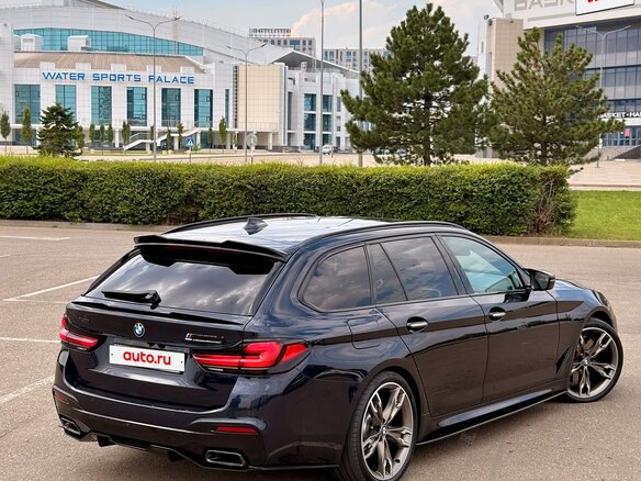 2018 BMW 5 серии M550d xDrive VII (G30/G31/G38), синий, 4880000 рублей - вид 1