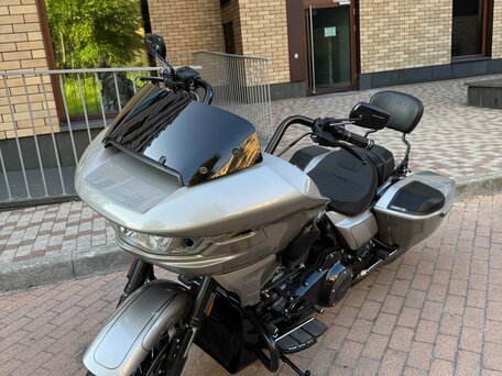 2023 Harley-Davidson CVO Road Glide, серый, 3700000 рублей, вид 4