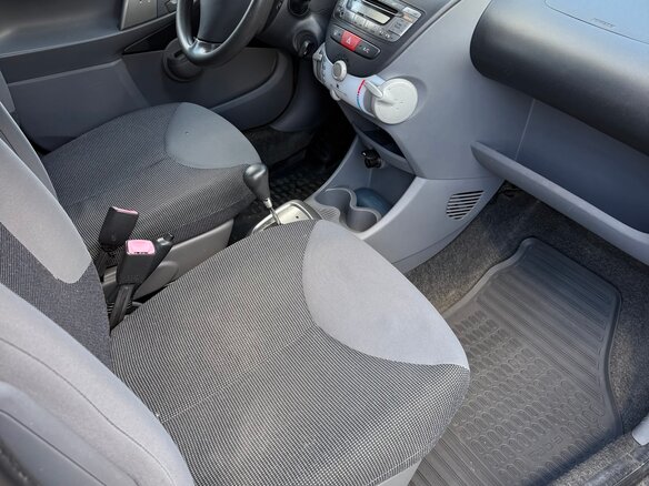 2008 Peugeot 107 I, серый - вид 3