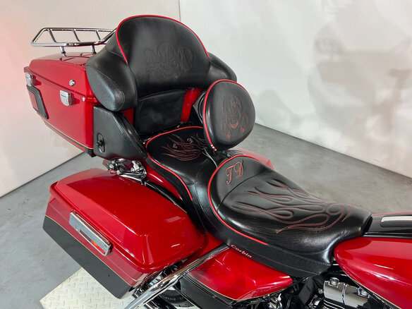 2010 Harley-Davidson Electra Glide, пурпурный, 1200000 рублей - вид 9