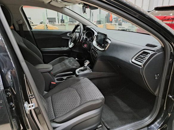 2021 Kia Ceed III Рестайлинг, чёрный, 1850000 рублей - вид 10