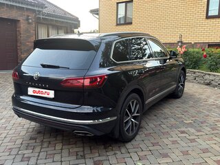 2018 Volkswagen Touareg III, чёрный, 5000000 рублей, вид 2