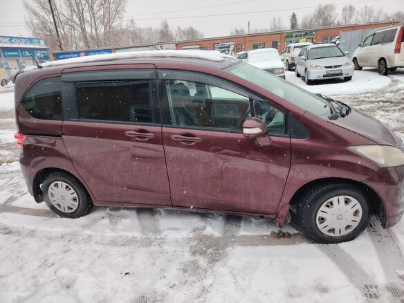 2009 Honda Freed I, красный, 730000 рублей - вид 1