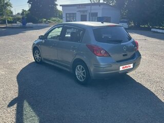 2010 Nissan Tiida I Рестайлинг, серебристый, 620000 рублей, вид 4