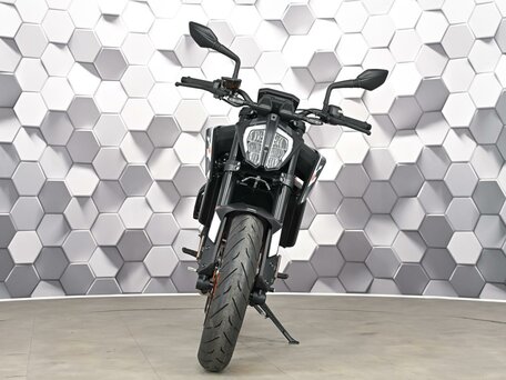 2023 KTM 890 Duke GP, чёрный, 899000 рублей, вид 5