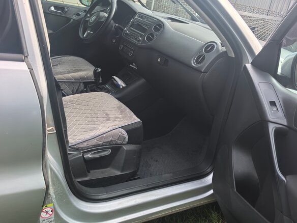 2011 Volkswagen Tiguan I Рестайлинг, серебристый, 730000 рублей - вид 8