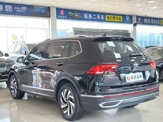 2023 Volkswagen Tiguan II Рестайлинг, чёрный, 2400000 рублей, вид 4