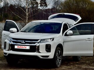 2019 Mitsubishi Outlander Sport I Рестайлинг 3, белый, 2000000 рублей, вид 3
