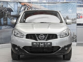 2011 Nissan Qashqai I Рестайлинг, серебристый, 899000 рублей, вид 2