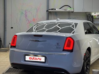 2015 Chrysler 300C II Рестайлинг, белый, 1600000 рублей, вид 5