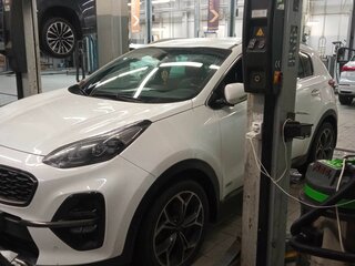 2018 Kia Sportage IV Рестайлинг, белый, 2155000 рублей, вид 2