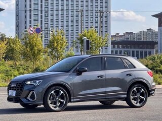 2022 Audi Q3 35 TFSI II (F3), серебристый, 1620000 рублей, вид 2