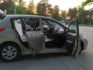 2013 Nissan Tiida I Рестайлинг, бежевый, 890000 рублей, вид 3