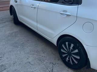 2015 Kia Rio III Рестайлинг, белый, 650000 рублей, вид 4