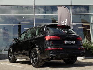 2024 Audi Q7 45 TFSI II (4M) Рестайлинг 2, чёрный, 8299000 рублей, вид 4