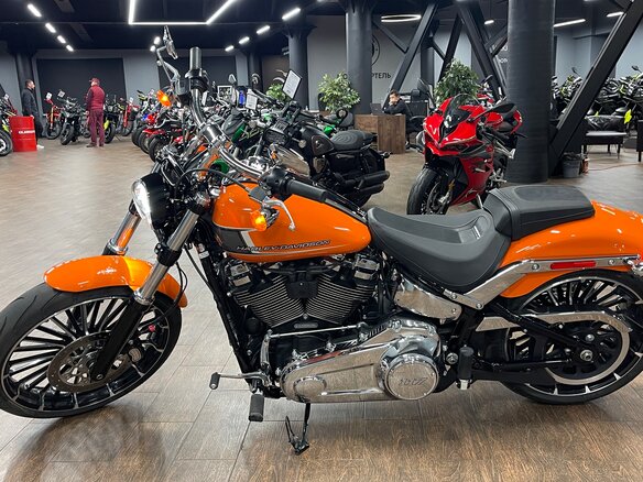 2023 Harley-Davidson Breakout, оранжевый, 2190000 рублей - вид 4
