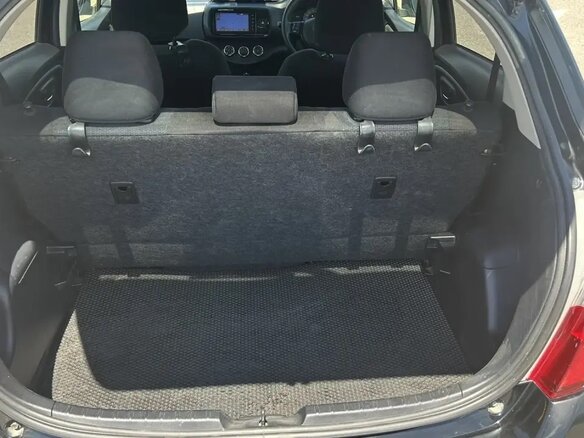 2016 Toyota Vitz III (XP130) Рестайлинг, чёрный - вид 16