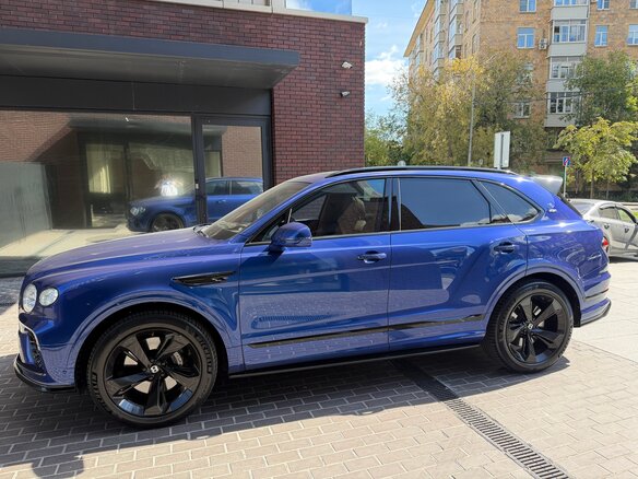 2021 Bentley Bentayga I Рестайлинг, синий, 23000000 рублей - вид 2