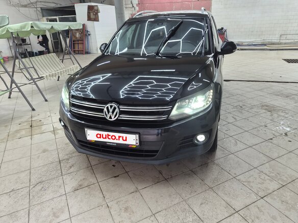 2016 Volkswagen Tiguan I Рестайлинг, чёрный, 1500000 рублей - вид 2