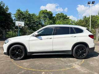 2021 BMW X1 18i sDrive II (F48) Рестайлинг, белый, 2471000 рублей, вид 4