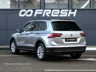 2019 Volkswagen Tiguan II, серебристый, 2349000 рублей, вид 2