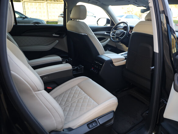2023 Audi Q6 50 TFSI, чёрный, 6299777 рублей - вид 31