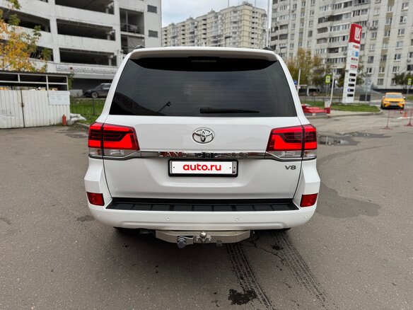 2015 Toyota Land Cruiser 200 Series Рестайлинг 2, белый, 5750000 рублей - вид 3