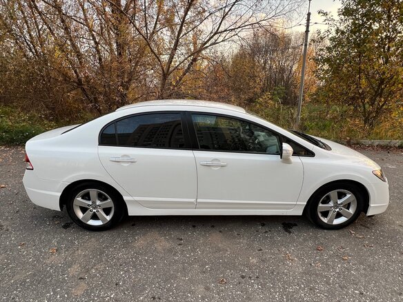 2010 Honda Civic VIII Рестайлинг, белый, 915000 рублей - вид 6