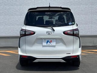 2018 Toyota Sienta II, белый, 880000 рублей, вид 4