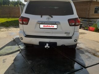 2011 Toyota Sequoia II, белый, 3450000 рублей, вид 3