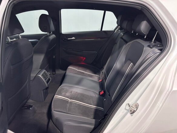 2023 Volkswagen Golf VIII, белый, 1650000 рублей - вид 16