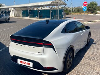 2023 Toyota Prius V (XW60), белый, 3900000 рублей, вид 4