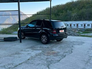 2005 Mercedes-Benz M-Класс 350 II (W164), чёрный, 1300000 рублей, вид 2